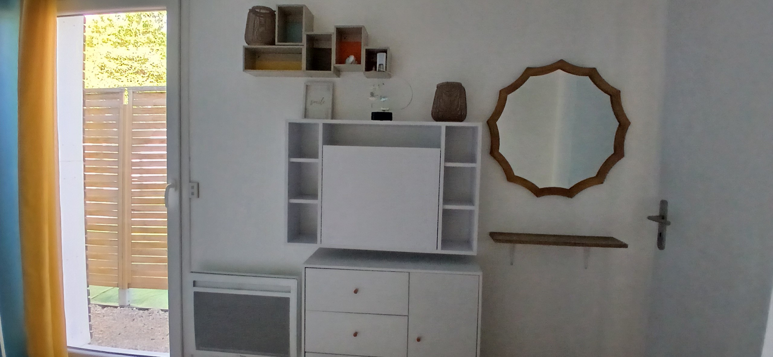 Le Studio M à Clermont-Ferrand : Le bureau dans la chambre