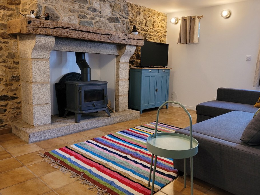 GALLET-SERRA location de vacances, Lanrodec, Clévacances, la pièce de vie avec salon séjour et cuisine