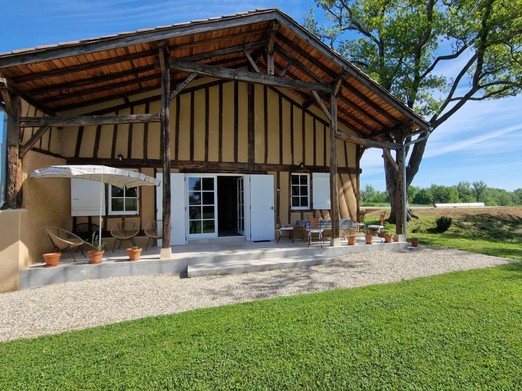 Peyrucolle - Façade et terrasse