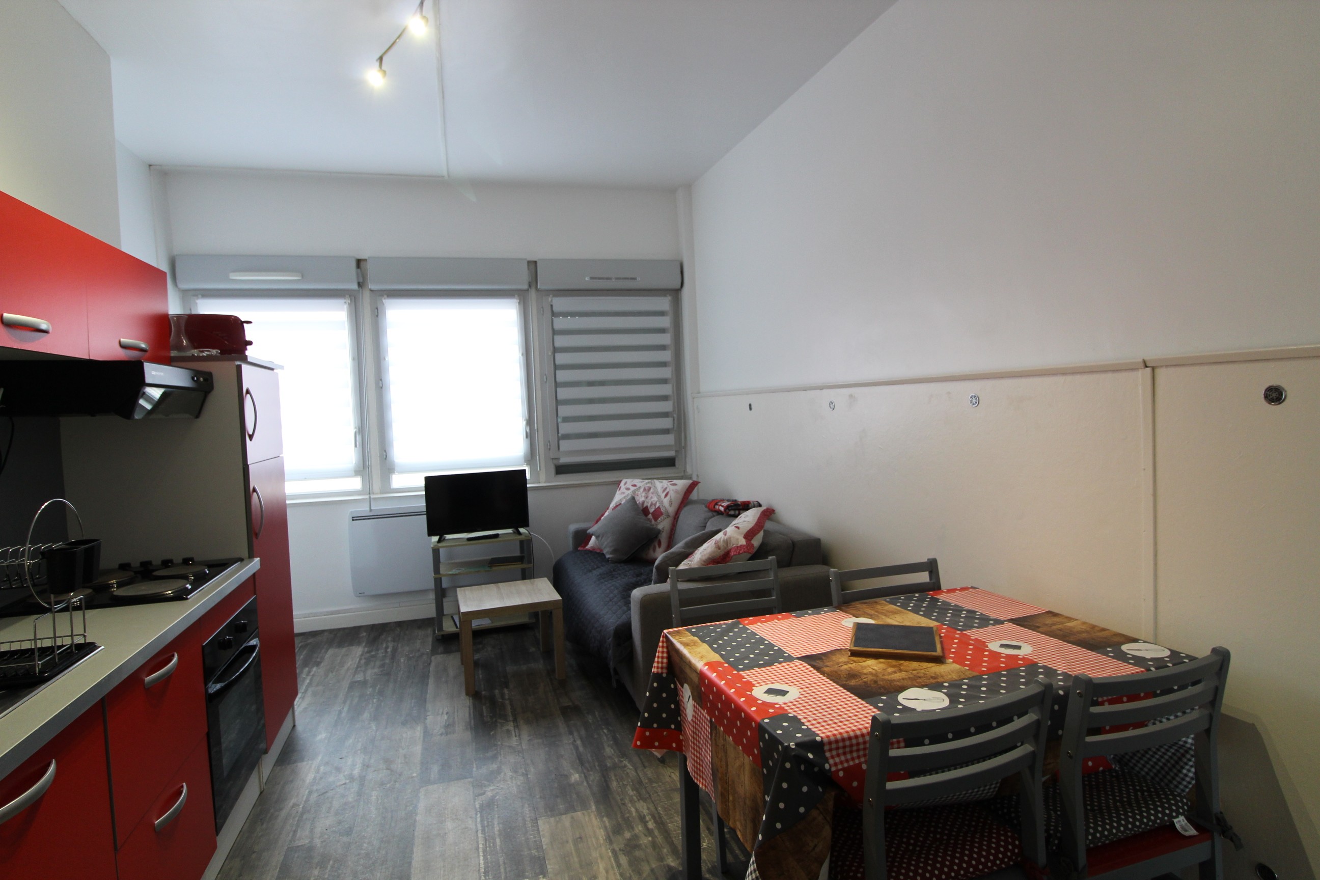 Espace cuisine / salon / séjour - Appartement F1 RDC