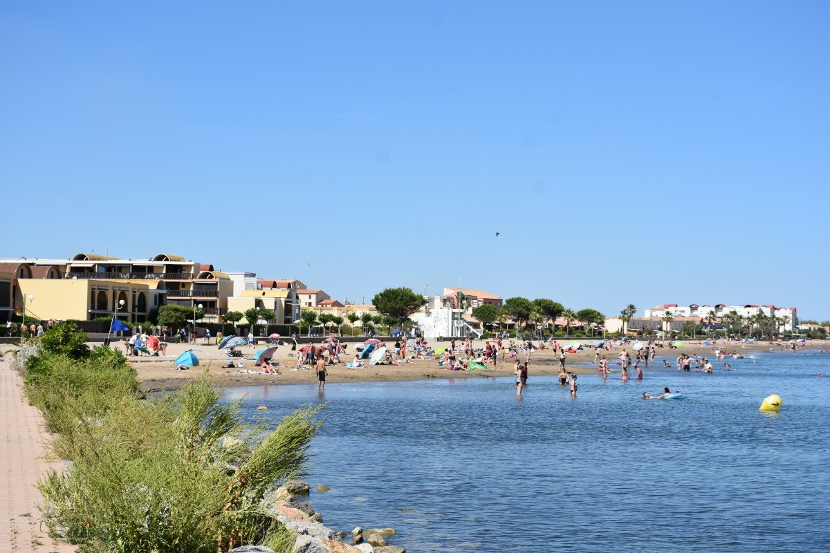 Plage du Grazel face aux Amarines