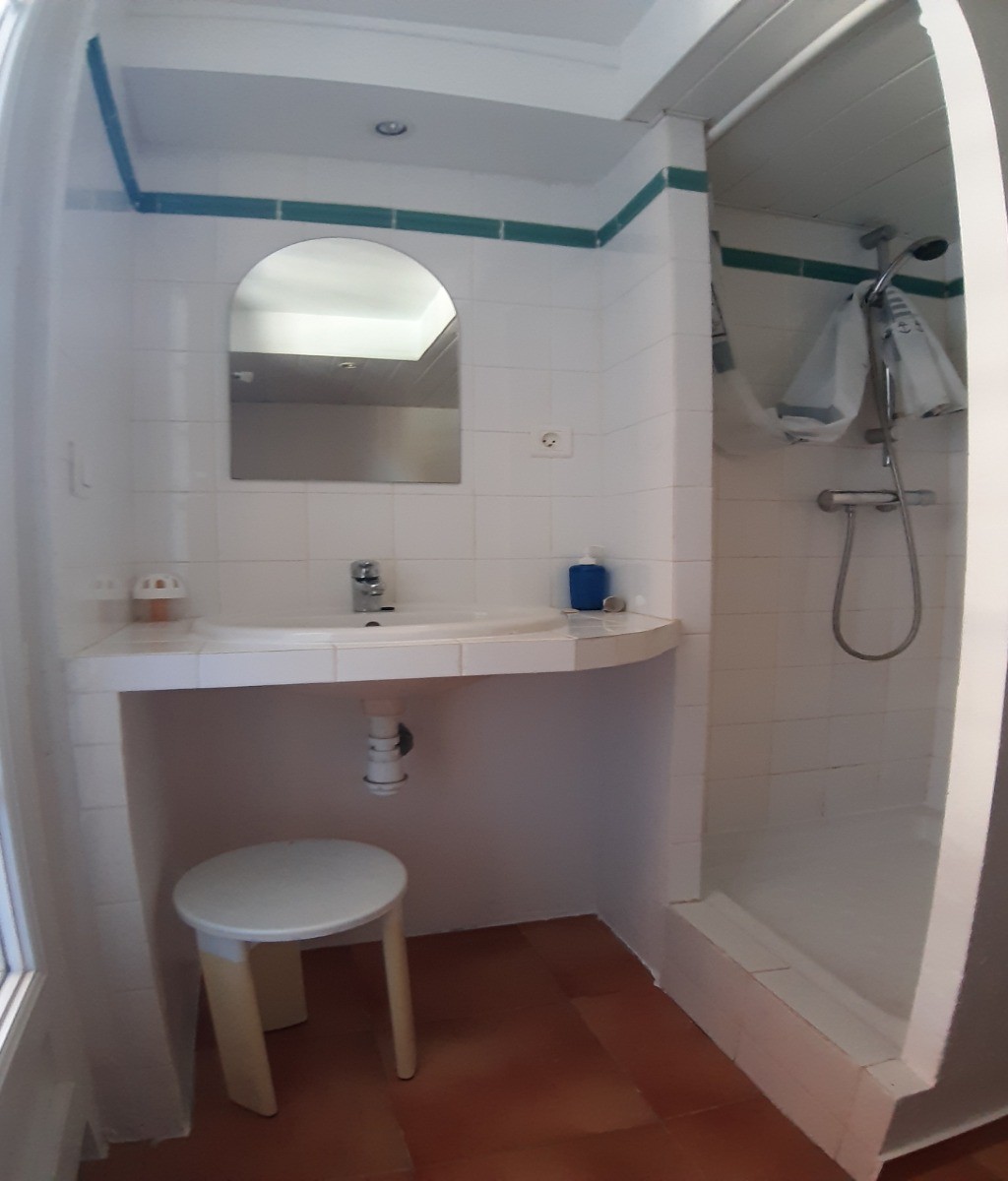 Villa Aljuco, la chambre avec douche et WC privatifs