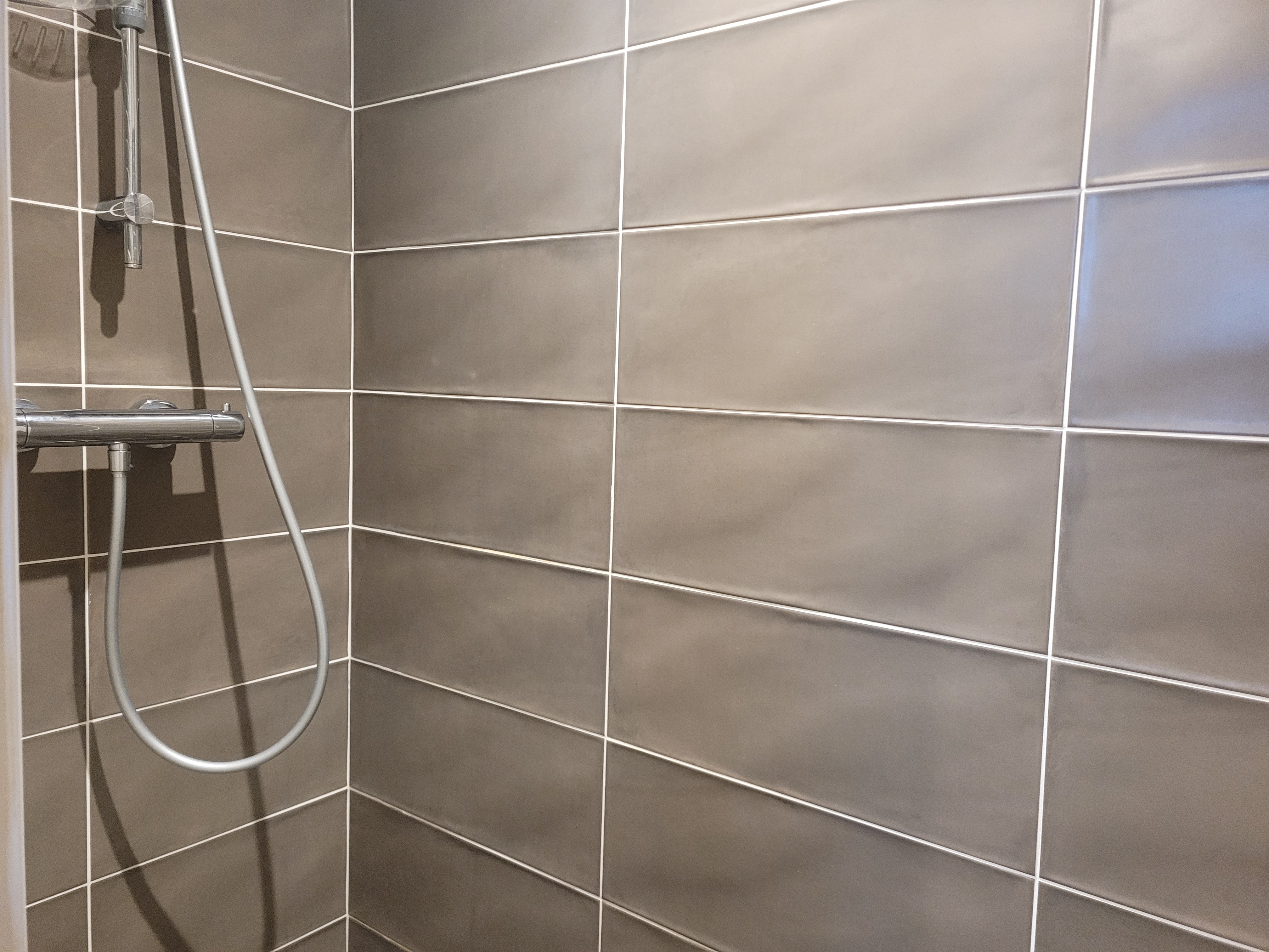 GOUEZEL, Pleneuf-Val-André, chambre essentielle, Henriade avec lit 160 et salle d'eau avec douche WC et lavabo