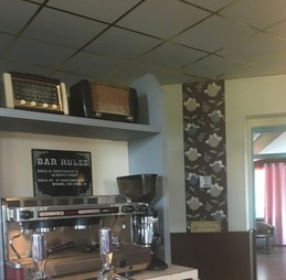 LE GRAND GITE LE BAR EQUIPE PRO