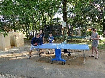 espace ping pong Village de Gîtes Les Collines d'Eyvigues 24580 Salignac Eyvigues Clévacances