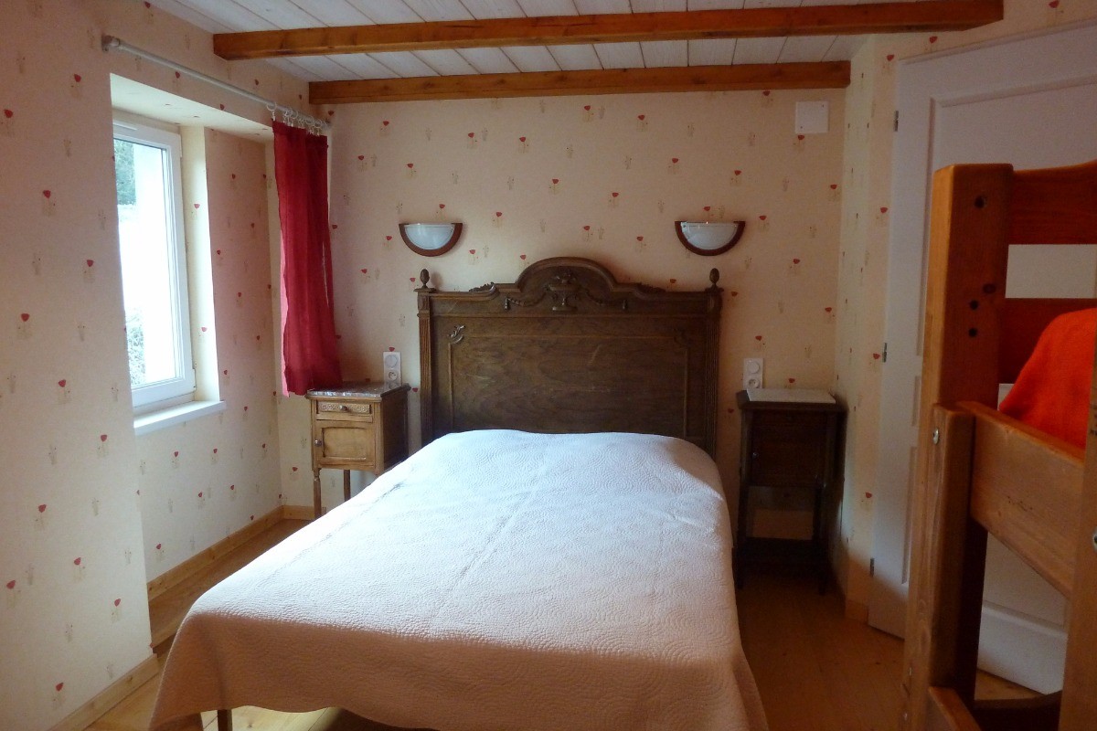 Chambre 4 pers - Apt. Coquelicots - Domaine Moulin des Courbières entre la Bresse et Gérardmer