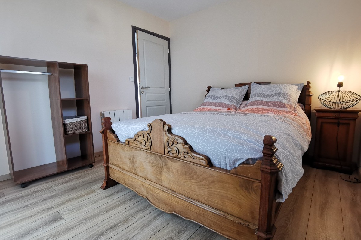 Chambre avec lit 140 au RDC