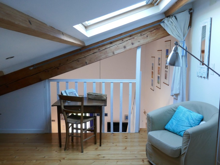 Mezzanine avec coin lecture