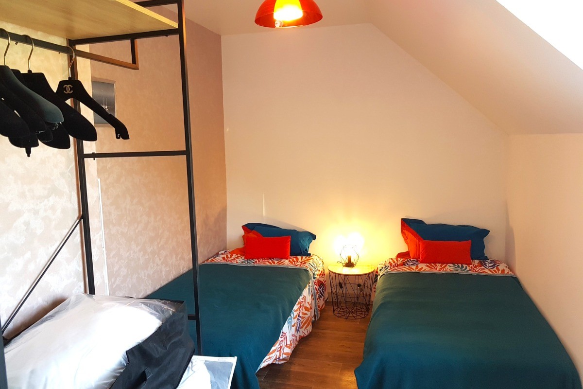 Chambre indépendante pour 2 personnes (2 lits 90 cm ou 1 lit 180 cm)
Crédits photo : Clévacances 35