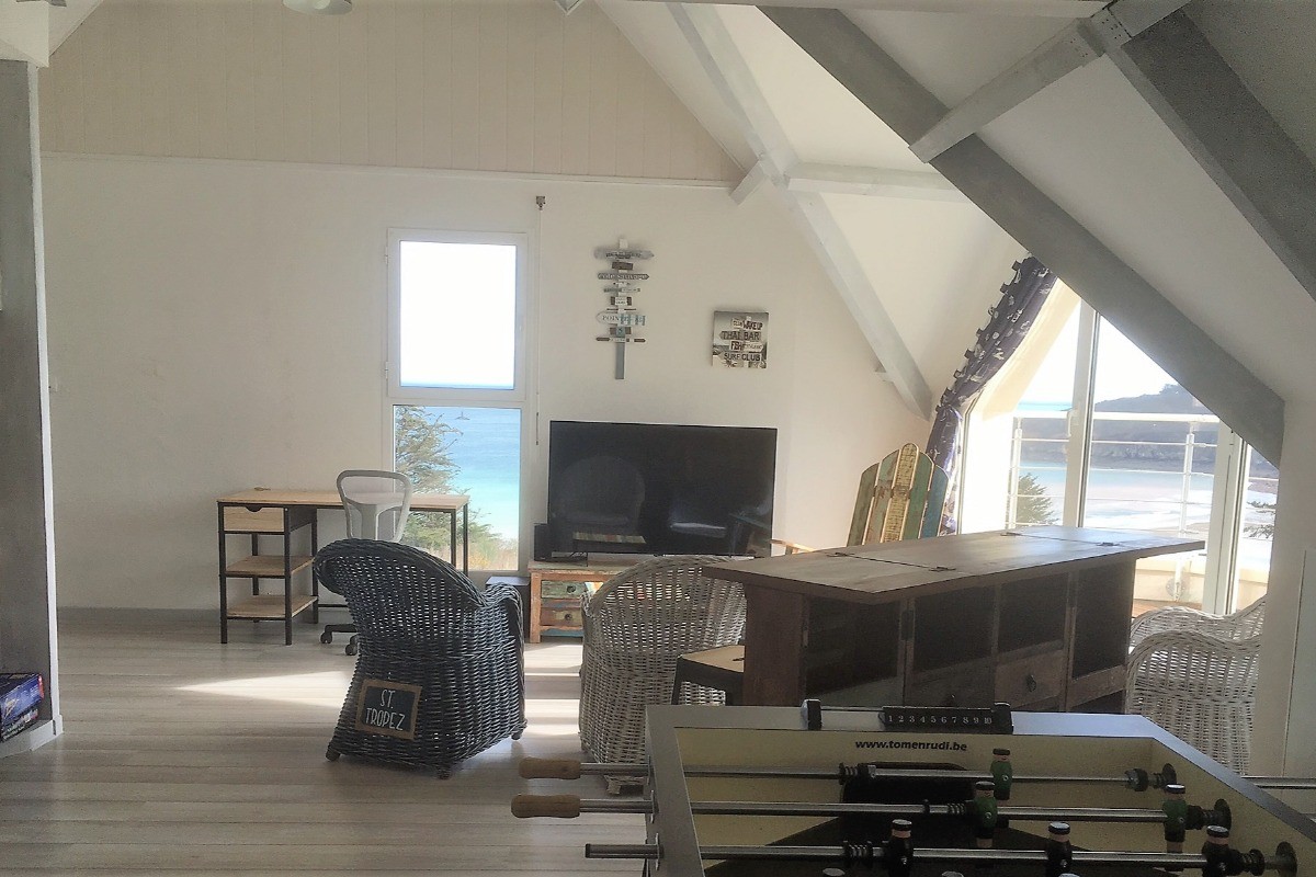 Location Clévacances - VanHeuverswyn, Plouha - Villa façade coté mer - Espace jeu étage
