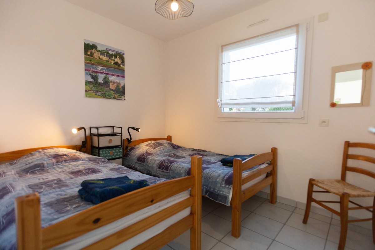 Clévacances -MAISON POUR 4 PERSONNES IDÉALEMENT SITUÉE PRES DE LA MER entre PERROS- GUIREC ET PAIMPOL - COTES D'ARMOR - BRETAGNE - chambre