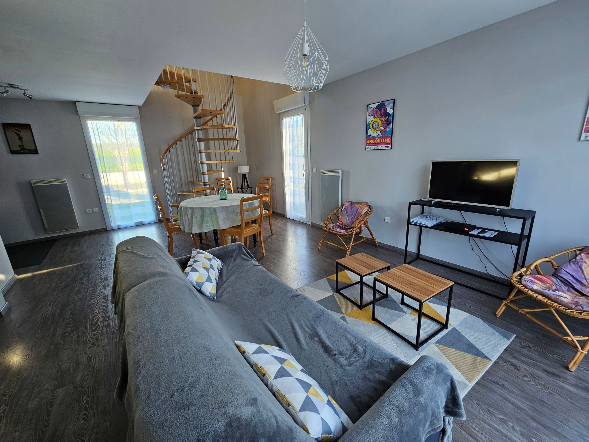 Maison de vacances pour 4 à 6 personnes "Les Milleraux", avec jardin clos et garage pour vélos et motos, près d'Angoulême