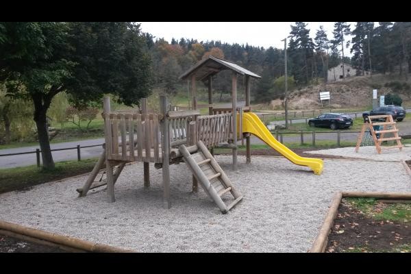 Jeux d'enfants dans le village