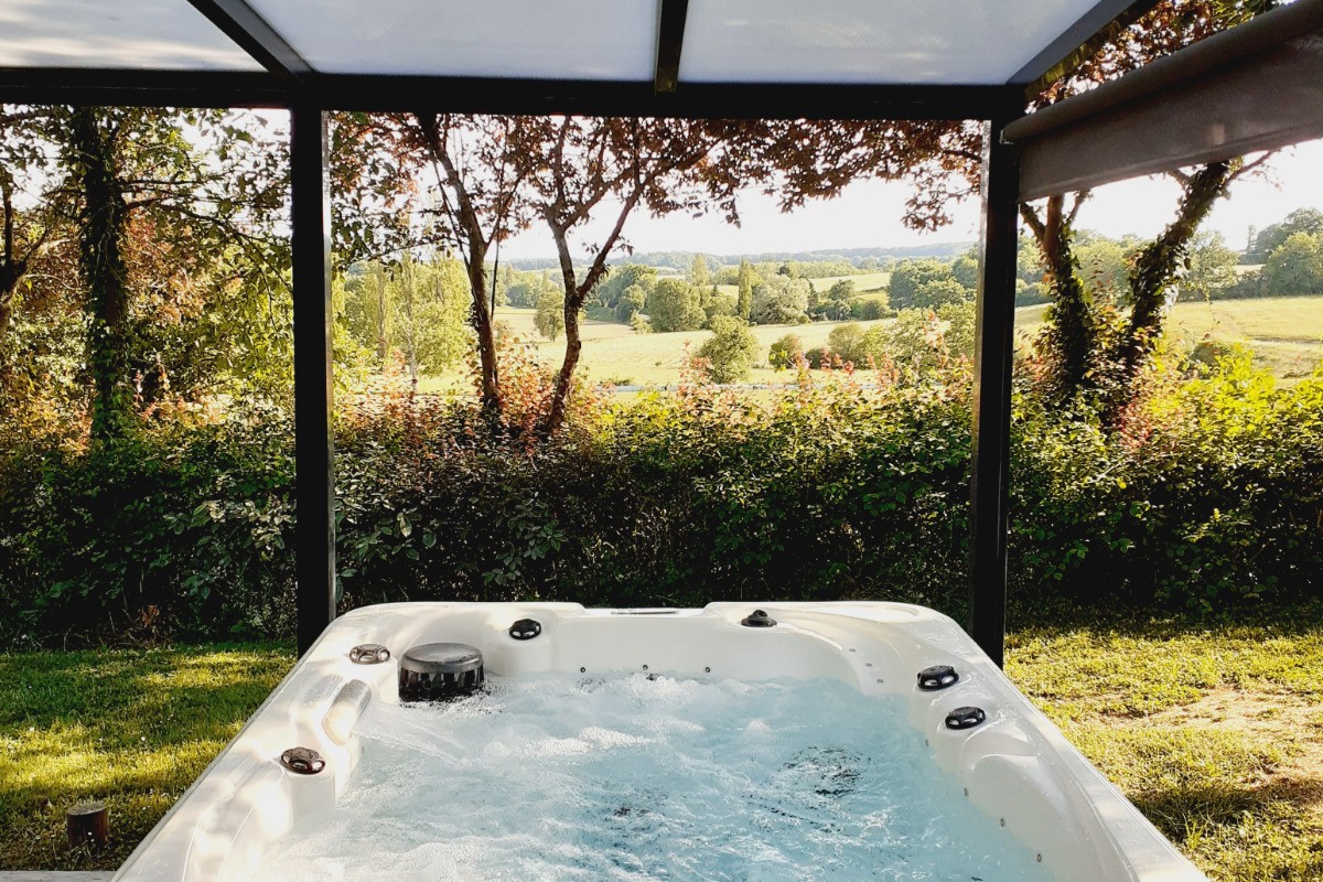 Chalet Cèdre : spa privatif et vue sur la campagne, et selon la météo, sur une partie des Pyrenées !