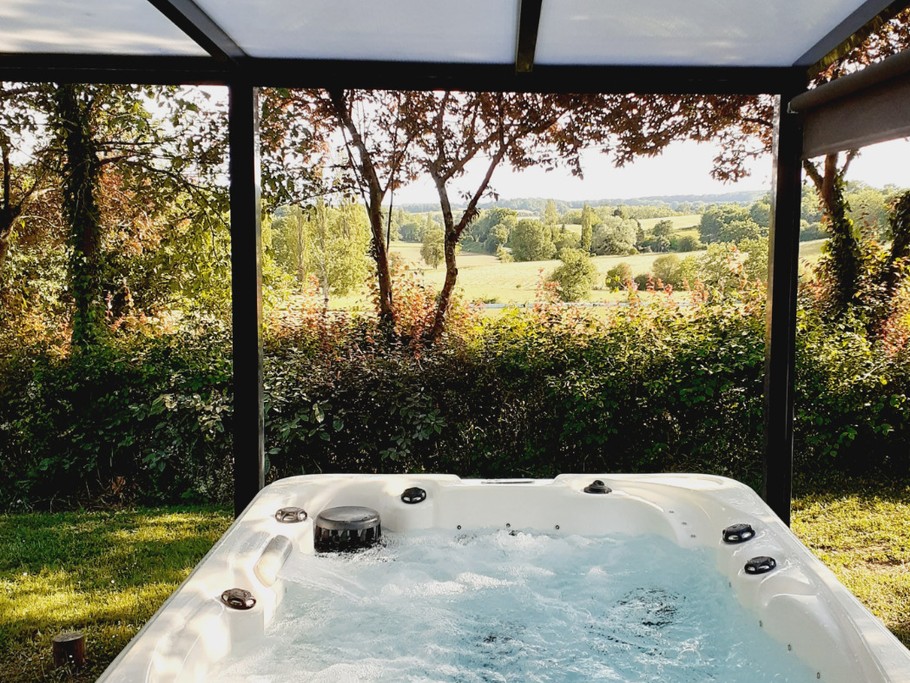 Chalet Cèdre : spa privatif et vue sur la campagne, et selon la météo, sur une partie des Pyrenées !
