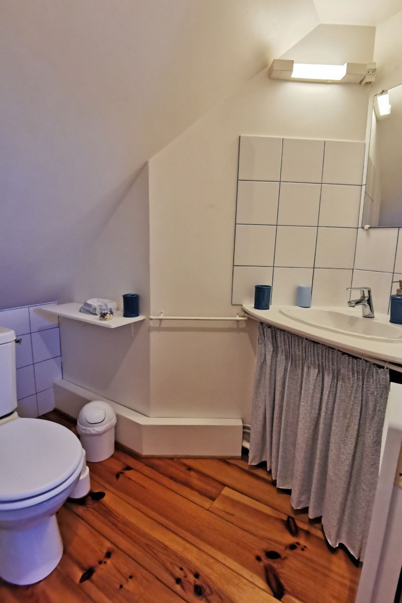 Salle de bain communicante et privative