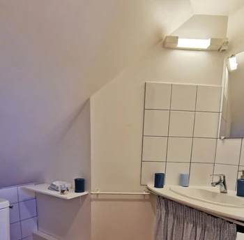 Salle de bain communicante et privative