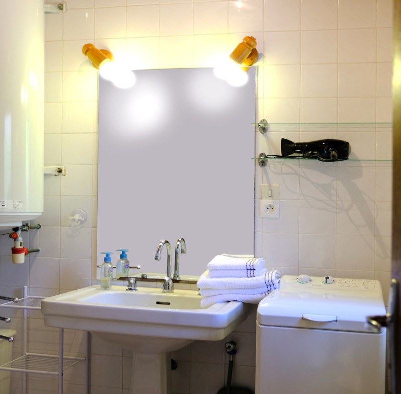 Shower room with washbasin and washing machine