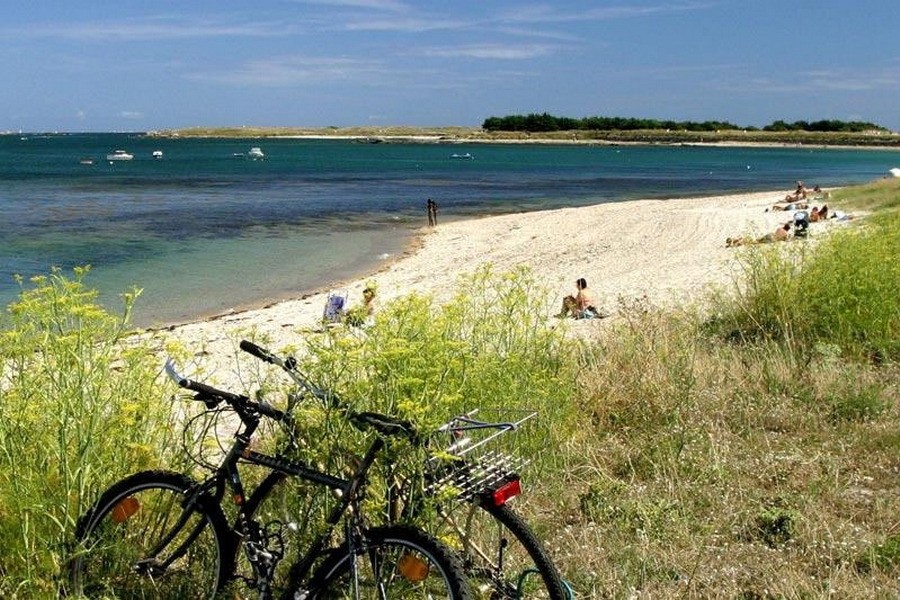 Plages naturelles avec sentiers pedestres ou cycliste