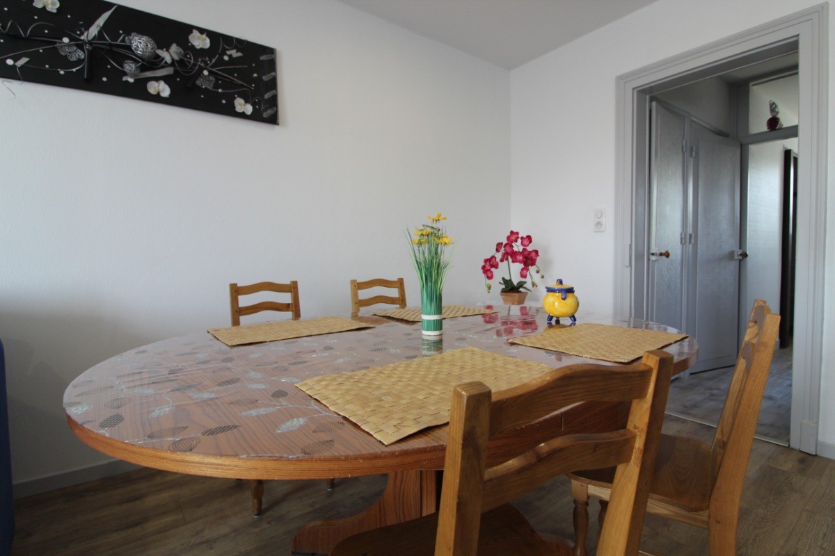 Coin séjour - Appartement Chez Reine - Location de vacances - Étival-Clairefontaine