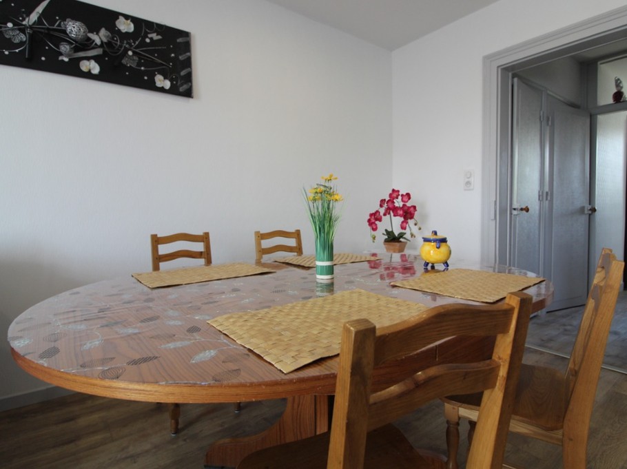 Coin séjour - Appartement Chez Reine - Location de vacances - Étival-Clairefontaine