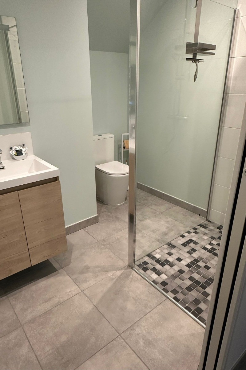 Salle de douche attenante