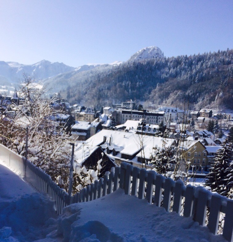 Vue de notre propriété, vue panoramique + endroit où vous passez pour aller dans notre jardin commun