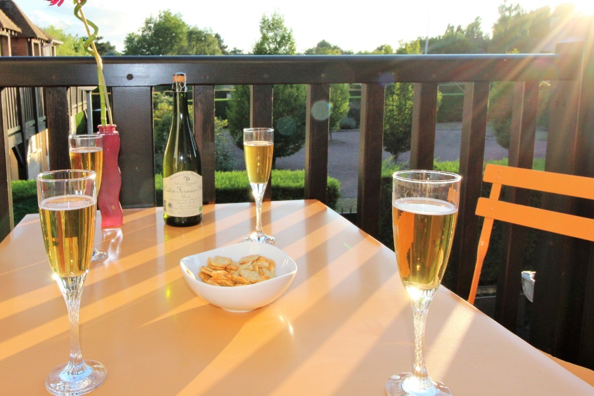 Un apéro au soleil sur la terrasse ?...
