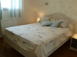 Chambre 1 au RDC avec 1 lit 140cm