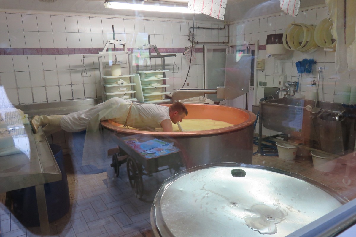 Fabrication du fromage ferme des chalets d'Oche
