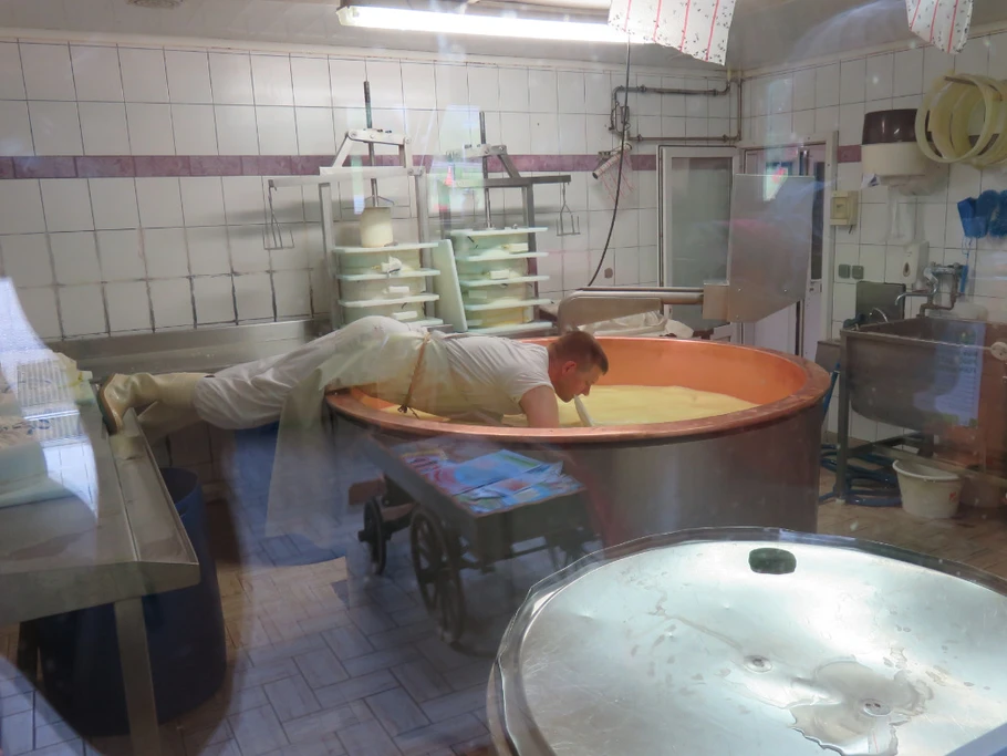 Fabrication du fromage ferme des chalets d'Oche