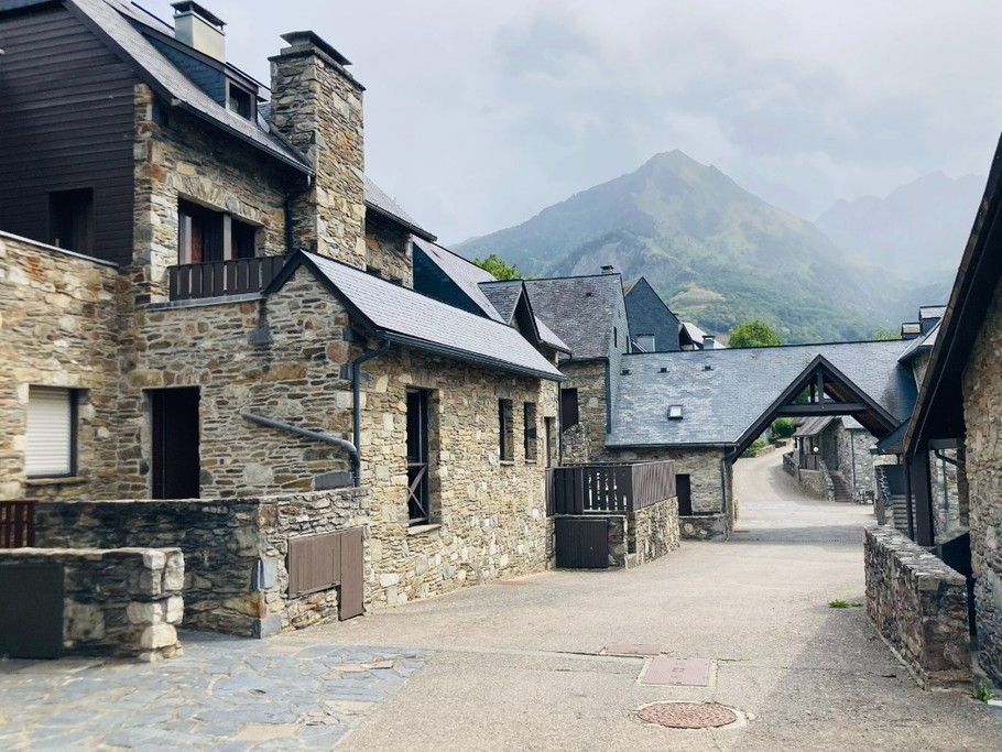 Résidence PYRENEES SOLEIL - Logement à gauche sur la photo