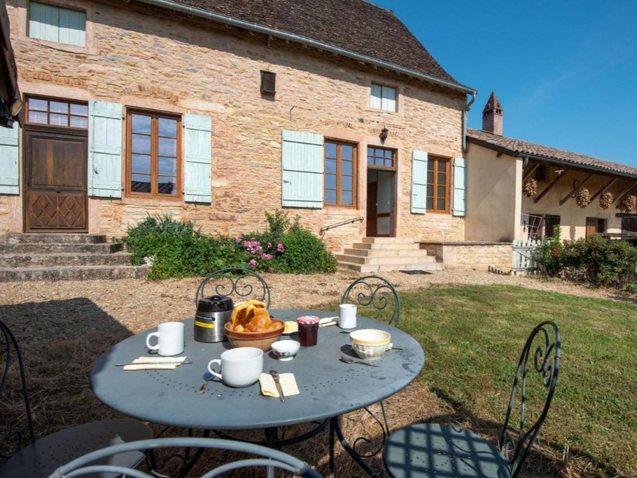 Le clos des Buis - Petit-déjeuner au jardin côté est