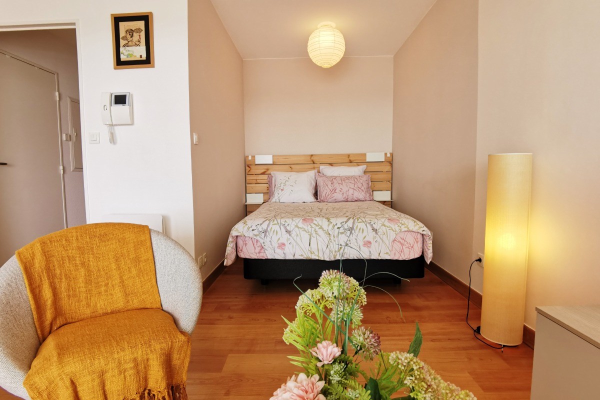 Coin nuit avec lit 140