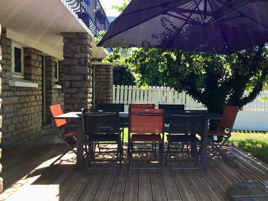 Terrasse avec salon de jardin