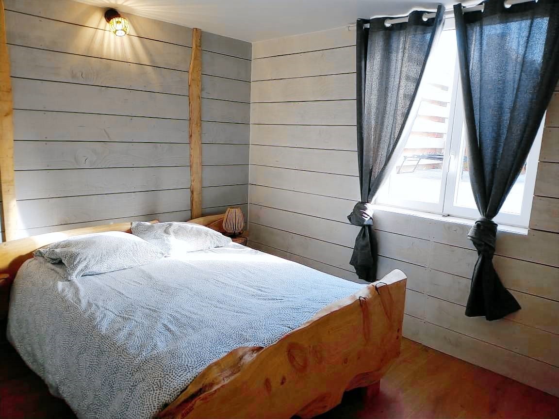 First floor: Bedroom with double bed (140cm)