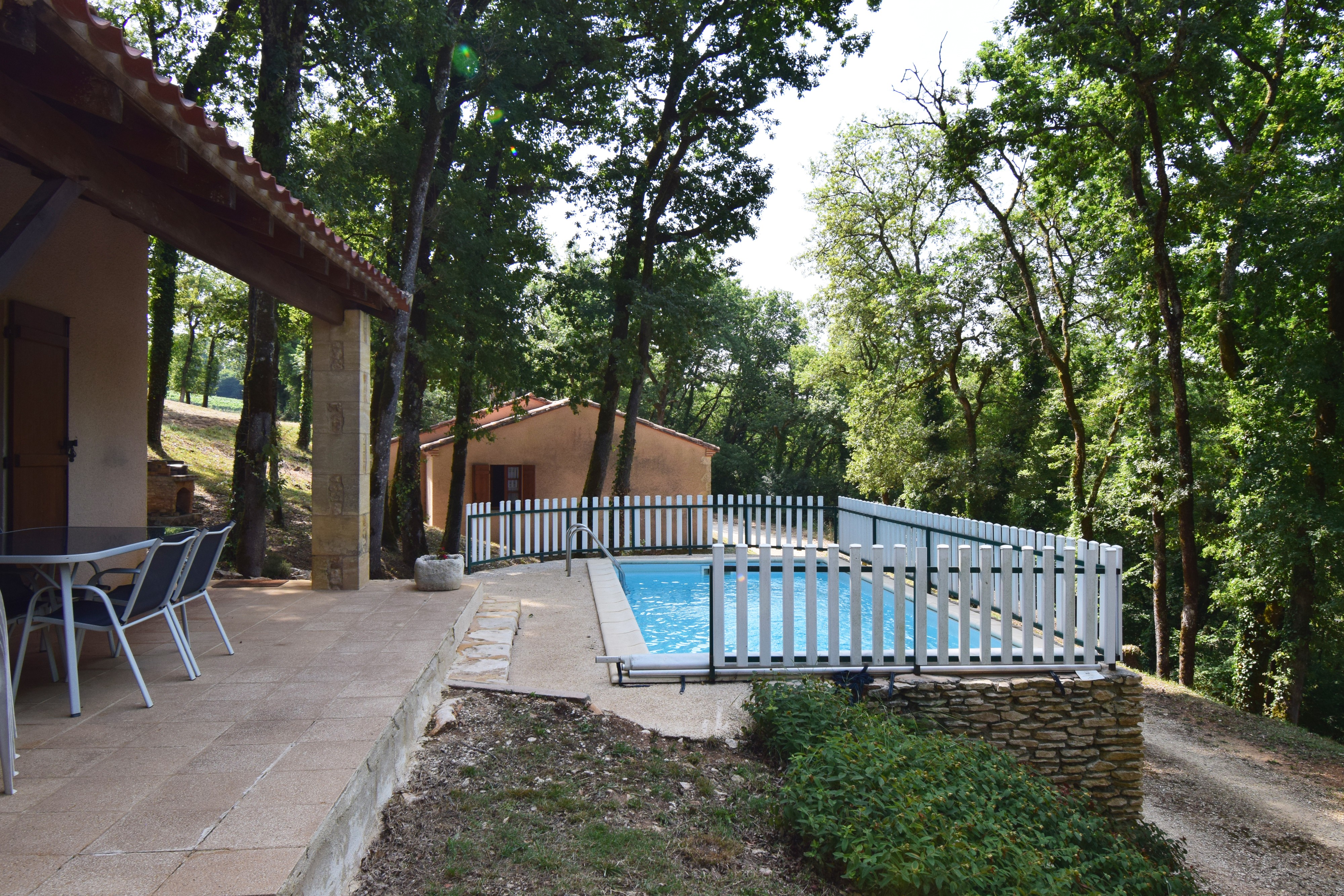 Vue terrasse et piscine