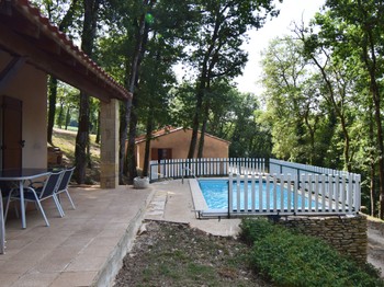 Vue terrasse et piscine