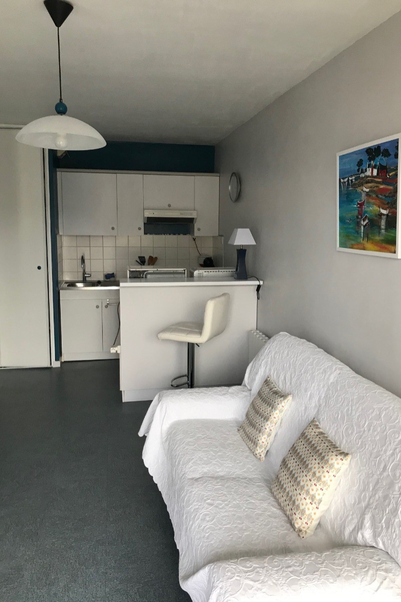 Le Salon - Apt. de charme 2 pers, vue mer - Plage des Rosaires à PLERIN - COTES D'ARMOR ( BRETAGNE )