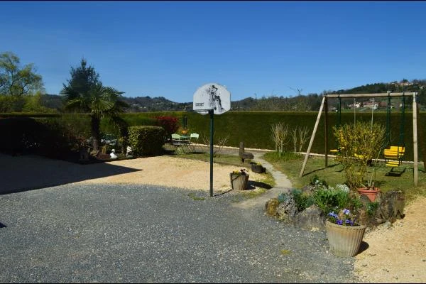 SUITE JARDIN JEUX PANIER DE BASKET Gîte La Villa Périgourdine 24200 SARLAT DORDOGNE