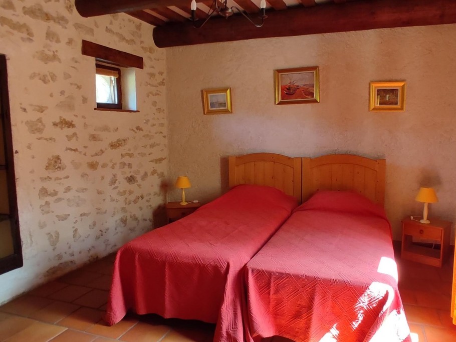 Mas Provençal Typique - Chambre du bas avec 2 lits 90cm