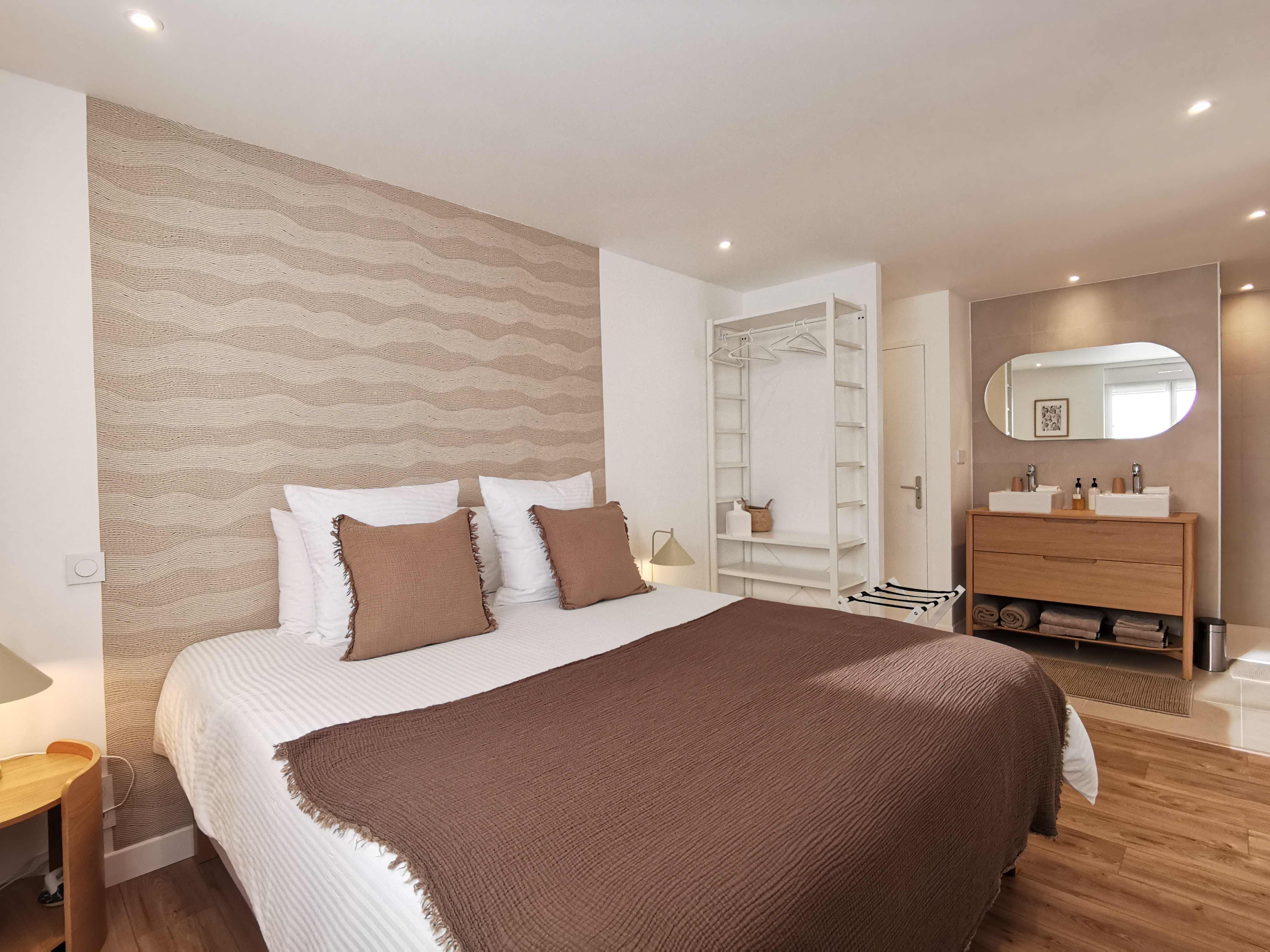 Spacious guest room