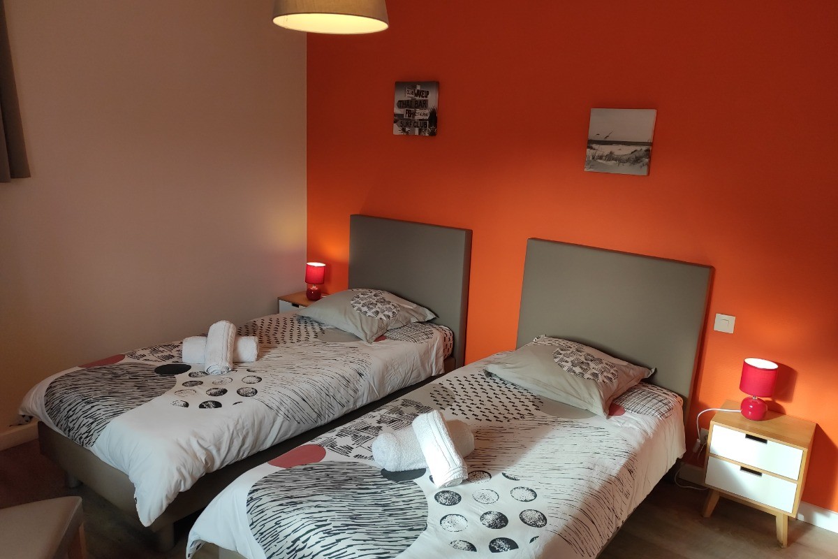 chambre avec 2 lits de 90, possibilité de mettre en 180cms