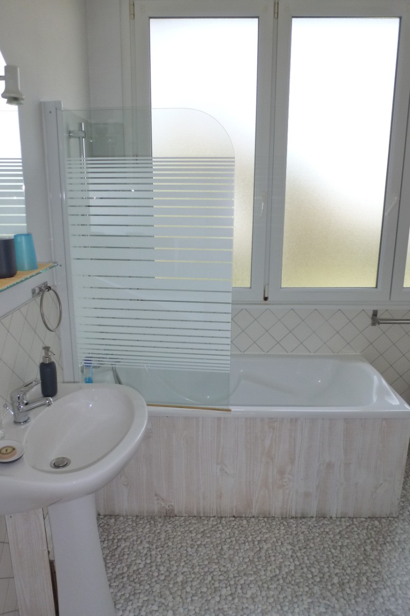 Salle de bain de la chambre La Sycomore