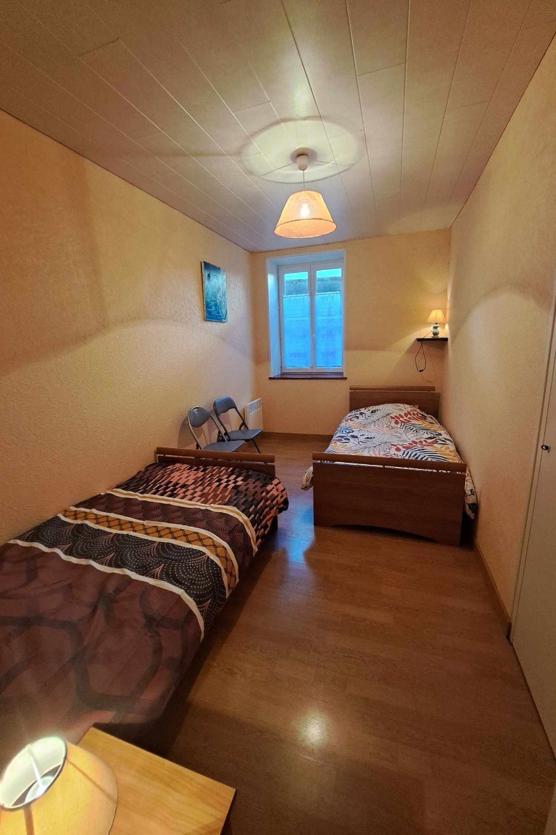 Chambre 1 rez-de-chaussée : 2 lits 90x190