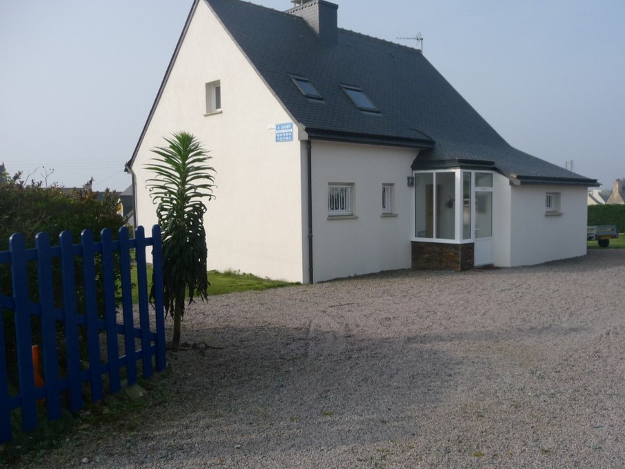 Côté cour -voitures peuvent stationner dans la cour