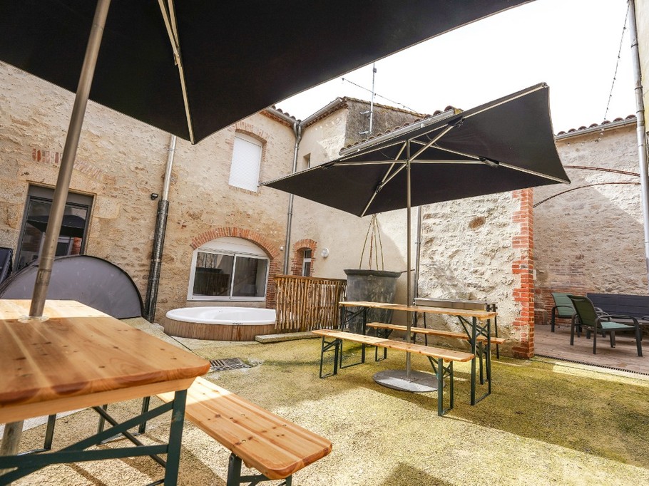 Patio - Cour intérieure, commune au Petit Loggia et au Grand Loggia avec spa (Bain Nordique)