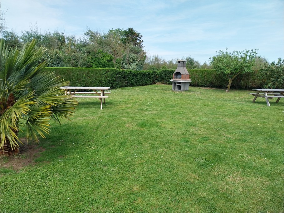 Barbecues colletifs dans le jardin