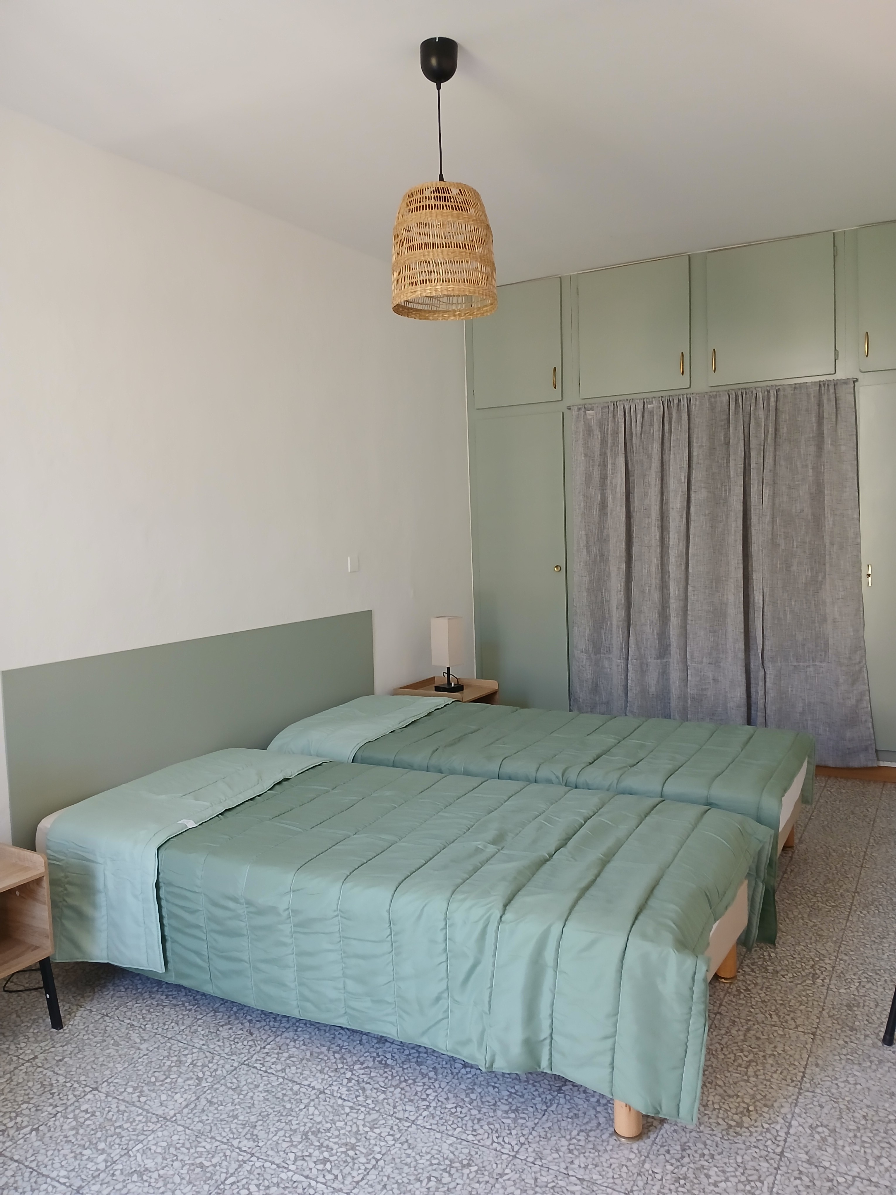 Bedroom with 2 single beds (90x200)