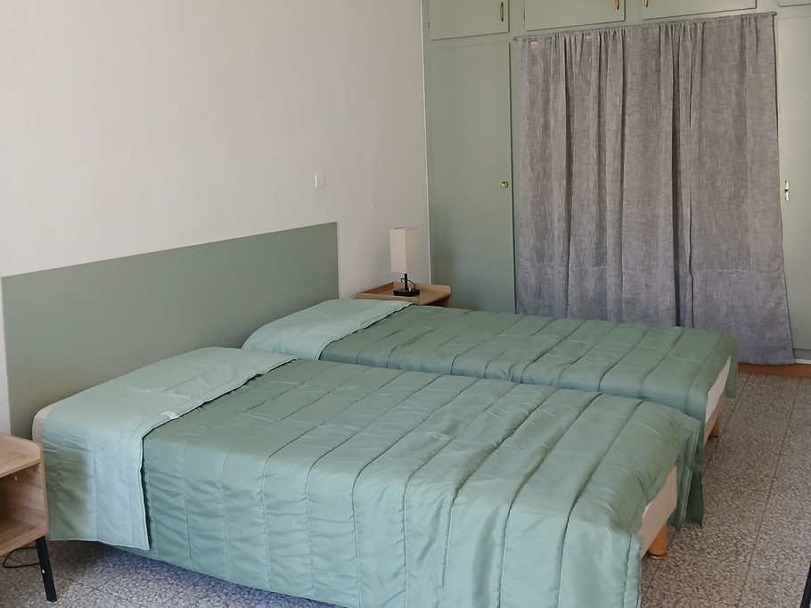 Bedroom with 2 single beds (90x200)